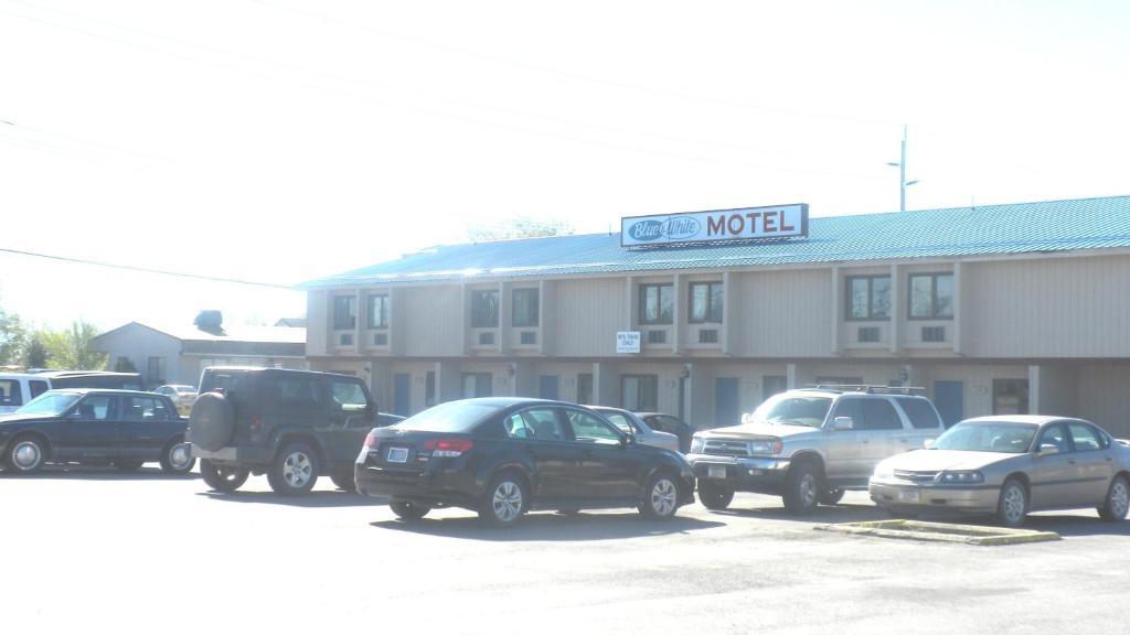 Blue And White Motelカリスペル エクステリア 写真